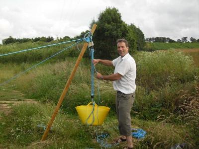 Rigging a gin pole